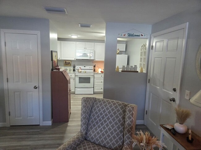 Foto del edificio - 176 Maple Ave