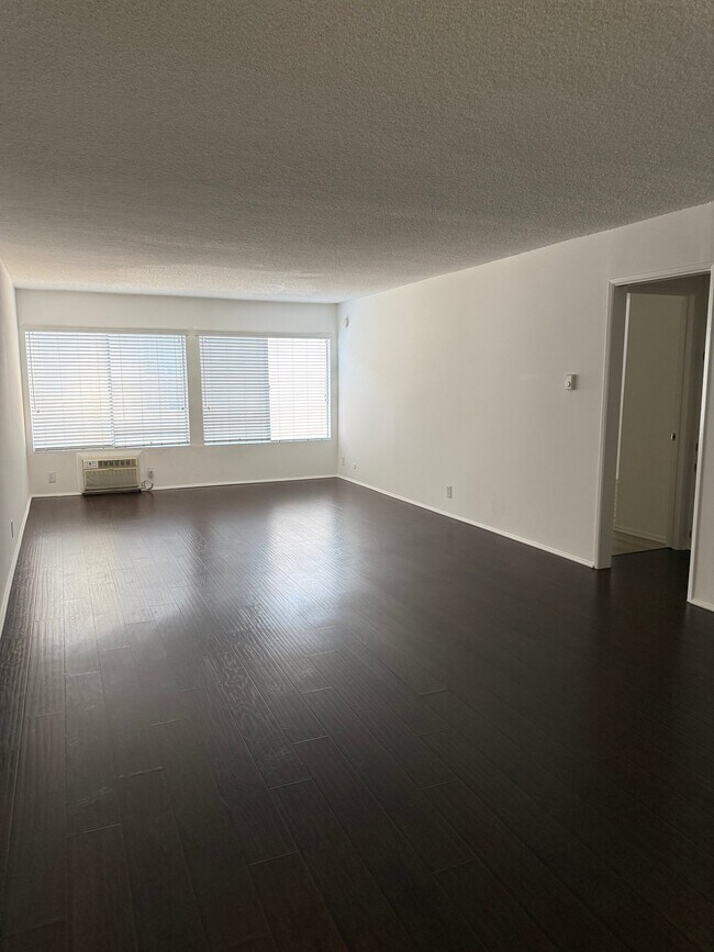 Foto del edificio - 309 S Sherbourne Dr