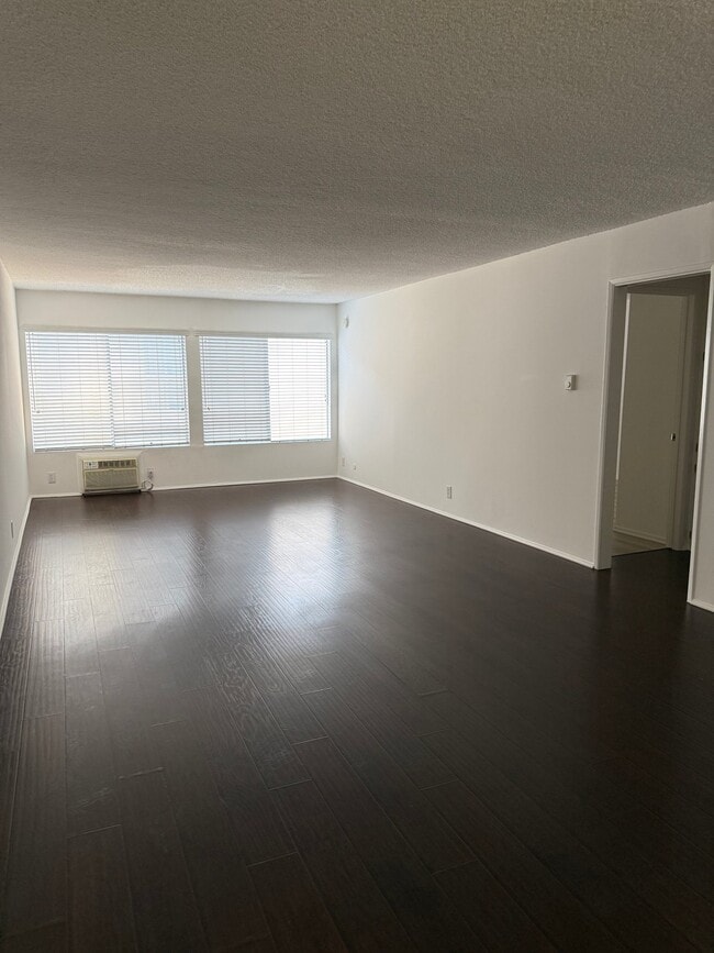 Photo - 309 S Sherbourne Dr (Los Angeles, CA) Apartment