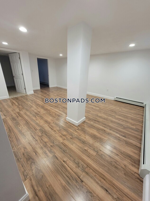 203 Lynn Shore Dr Unit 1A, Lynn, MA 01902 Room for Rent in Lynn, MA