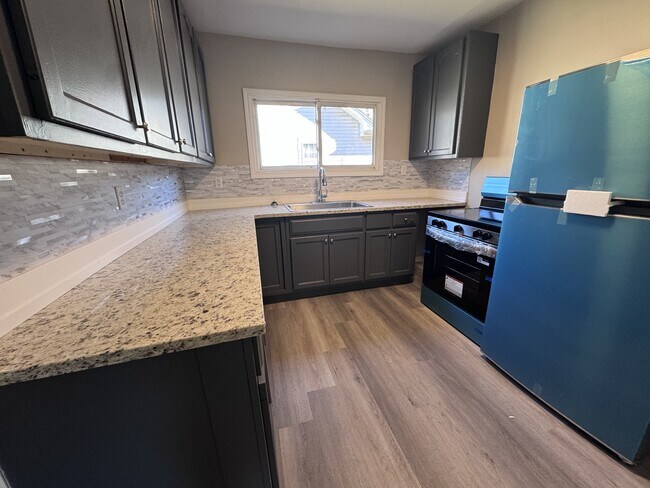 Building Photo - 1230 Vim Dr