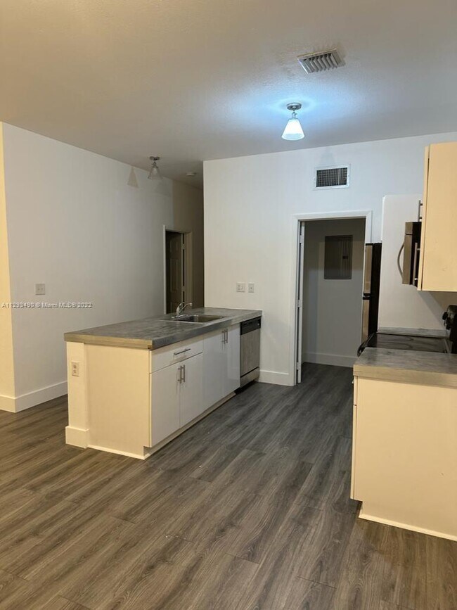 Foto del edificio - 445 NW 77th St