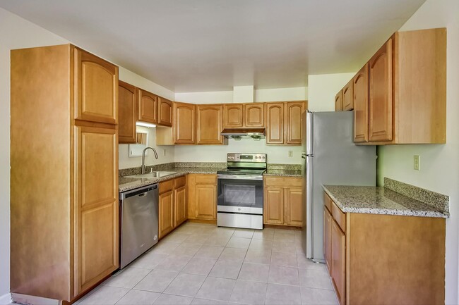 Building Photo - 572 29th St