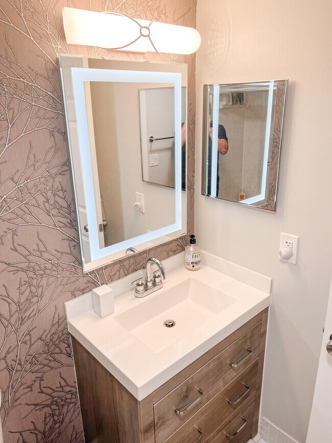 Foto del edificio - 5155 E Sabal Palm Blvd