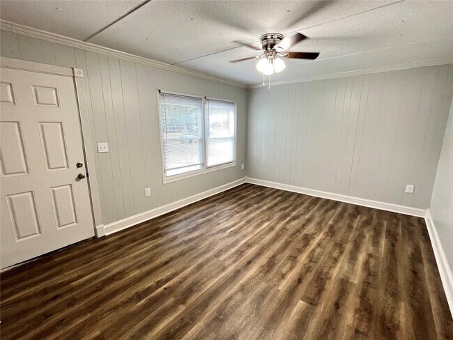 Foto del edificio - 607 W Creek Ct