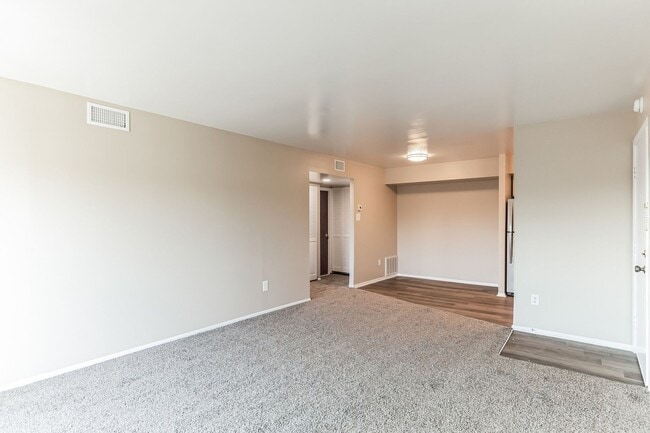 Building Photo - 7015 Hilltop Dr