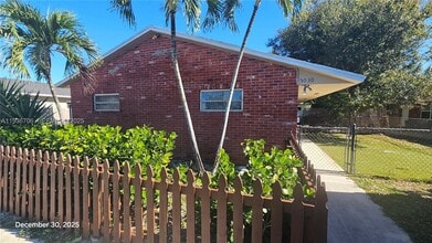 Building Photo - 5030 SW 26th Ave