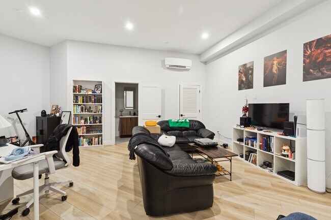 Foto del edificio - 3849 Lancaster Ave