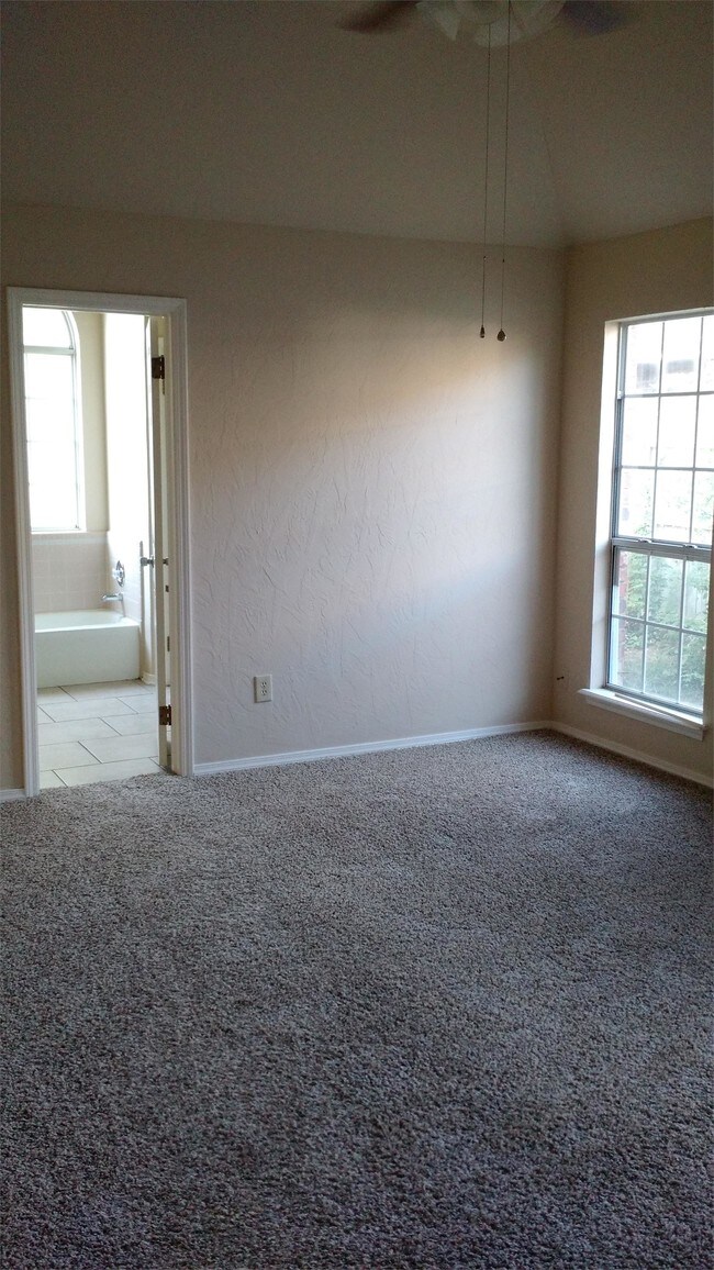 Foto del edificio - 6828 NW Crestwood Dr