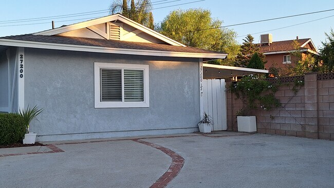 Building Photo - 27200-27202 Lancebrook Dr