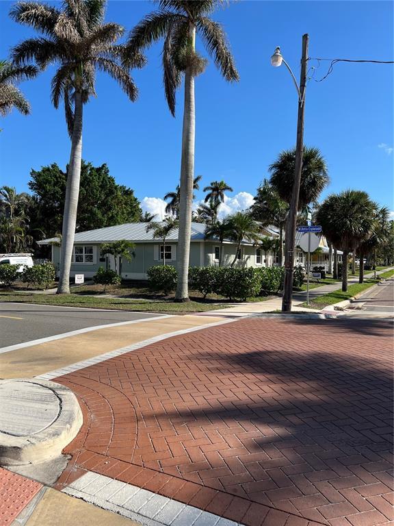 Building Photo - 511 W Retta Esplanade