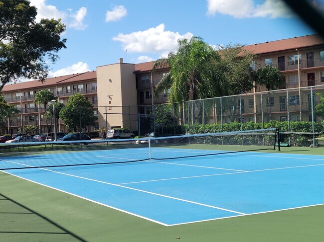 Foto del edificio - 13255 SW 7th Ct