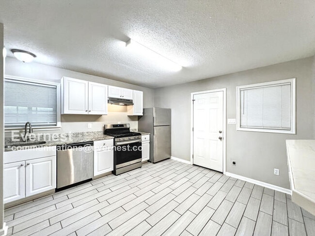 Building Photo - 1369 Bennington Dr