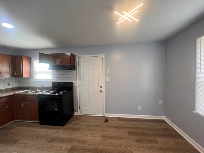 Foto del edificio - Adorable, remodeled 3br/1ba house close to...