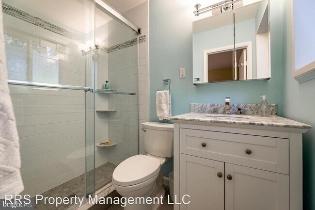 Building Photo - 2 br, 2 bath House - 10648 Montrose Ave  #202