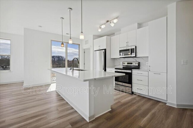 Building Photo - 10755 Fairgrounds Dr