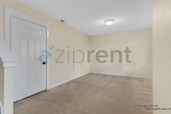 Building Photo - 7909 SW 31st Ave