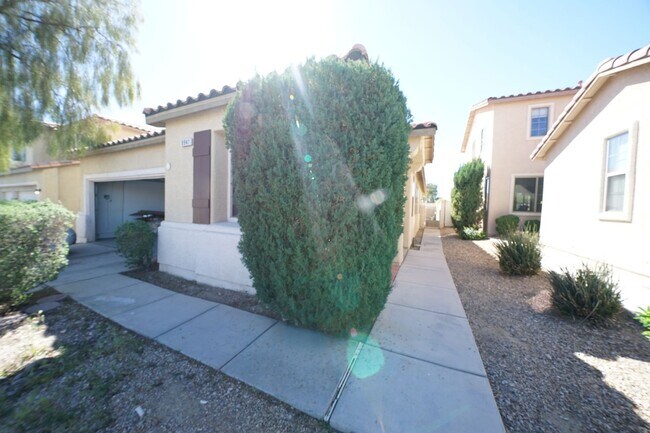 Foto del edificio - SHOWINGS AVAILABLE NOW