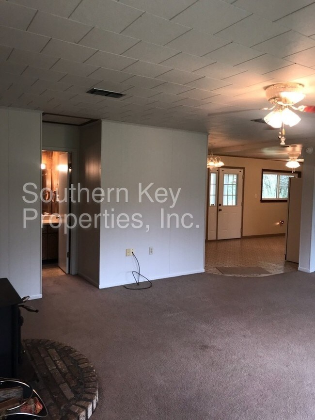 8101 4th St, Laurel Hill, FL 32567 House Rental in Laurel Hill, FL