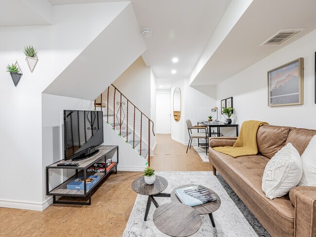 Building Photo - 140 Annette St