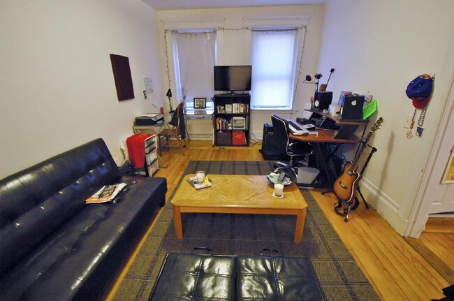 Foto del edificio - 58 Westland Ave