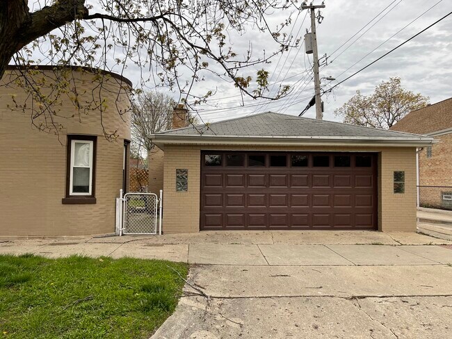 Foto del edificio - 6259 W Peterson Ave
