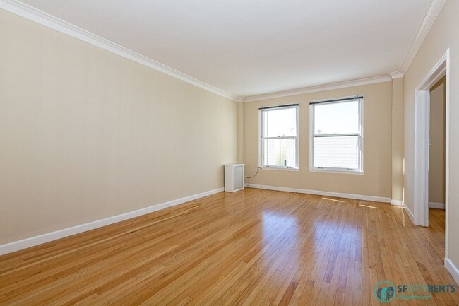 Building Photo - Russian Hill: Remodeled 3rd Floor Art Deco...