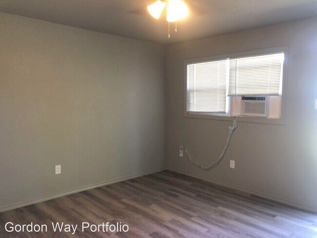 Building Photo - 525 42nd St