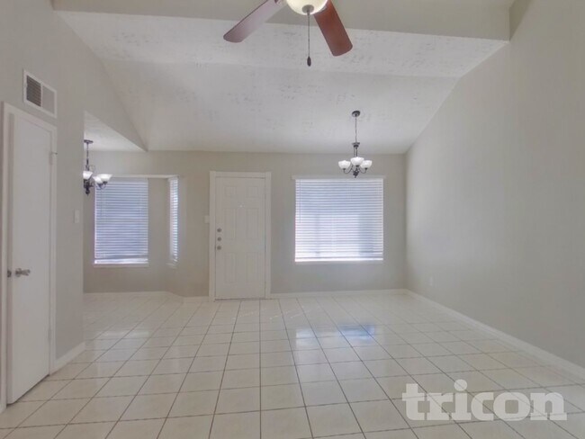 Foto del edificio - 19910 Faye Oaks Dr