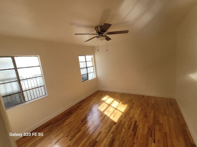 Foto del edificio - 4163 Somerset Dr