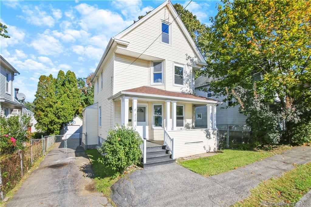 Primary Photo - 210 Fox St