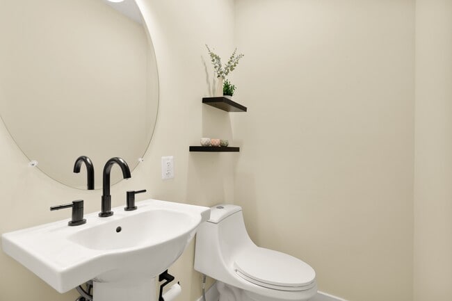 Building Photo - 822 Kennedy St NW