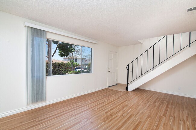 Foto del edificio - 2210 Gaviota Ave