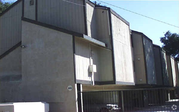 Foto del edificio - 20 Fair Oaks Dr