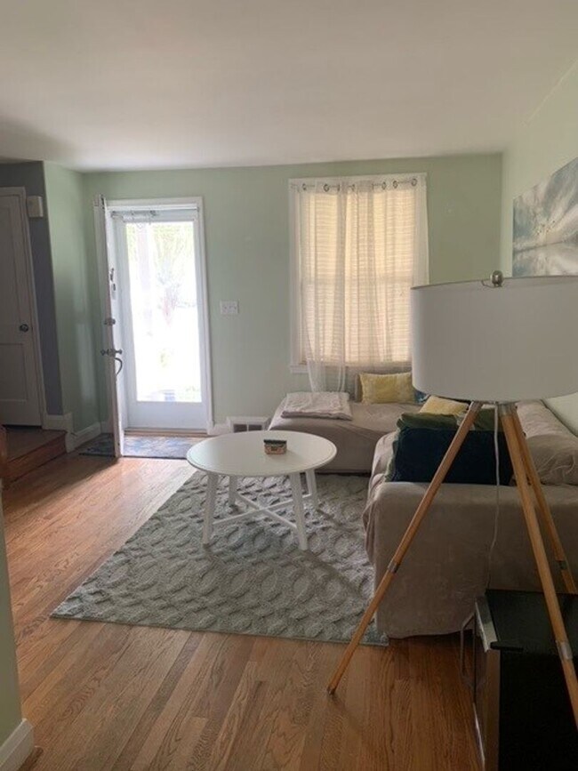 Foto del edificio - Beautiful 2-Bedroom Parkville Townhome wit...