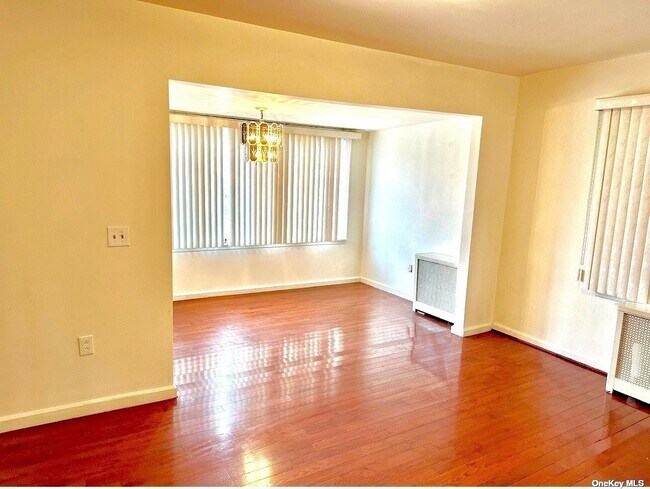 Foto del edificio - 219-41 114th Ave