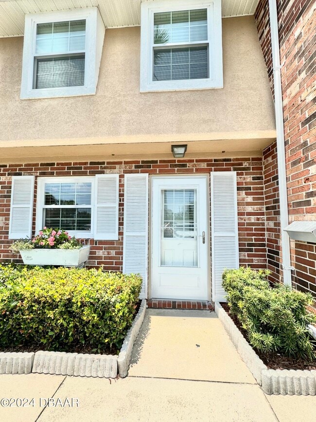 Building Photo - 2200 S Palmetto Ave