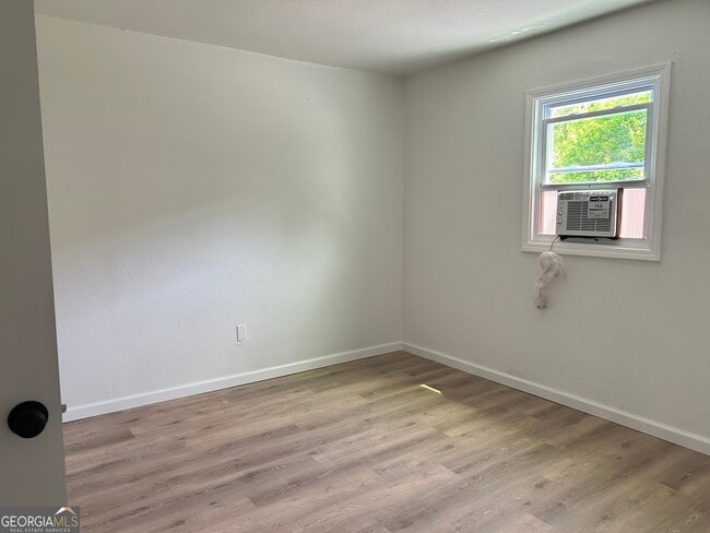 Building Photo - 610 N College Dr