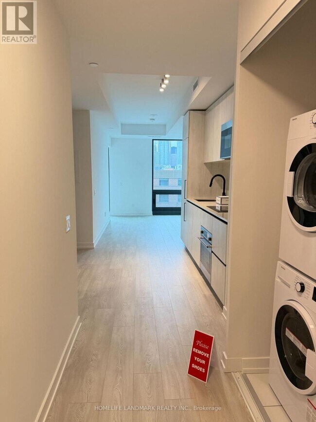 Building Photo - 35 Parliament St