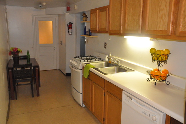 Kitchen - 212 Linden Ave