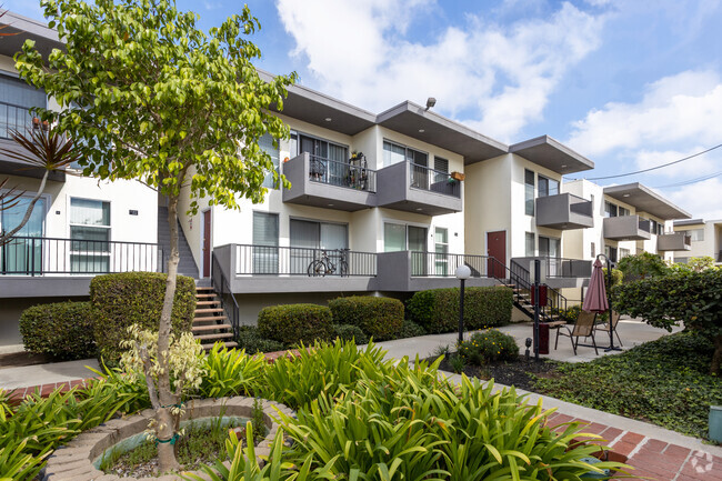 Building Photo - Torrance Gardens