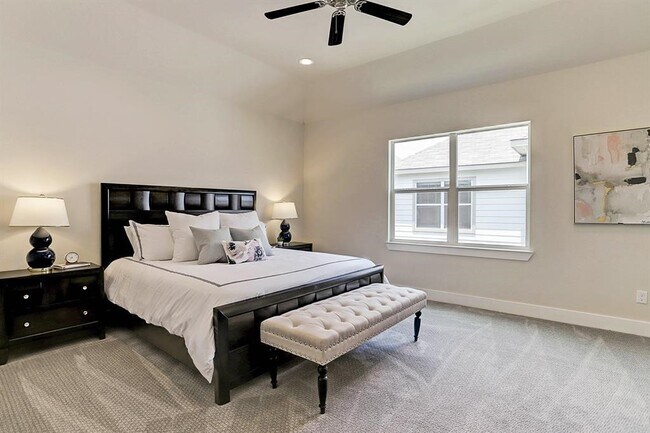 Foto del edificio - 8808 Hollister Pine Ct
