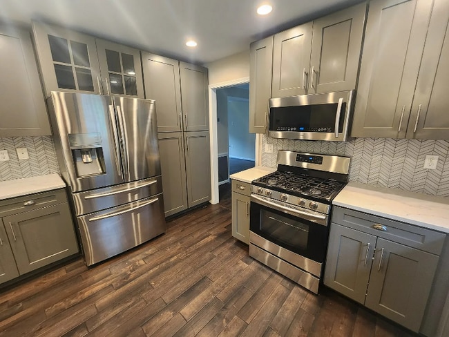 Building Photo - 721 Symphony Woods Dr