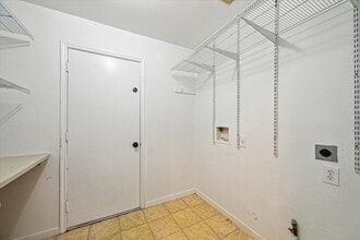 Building Photo - 3402 Fox Ct