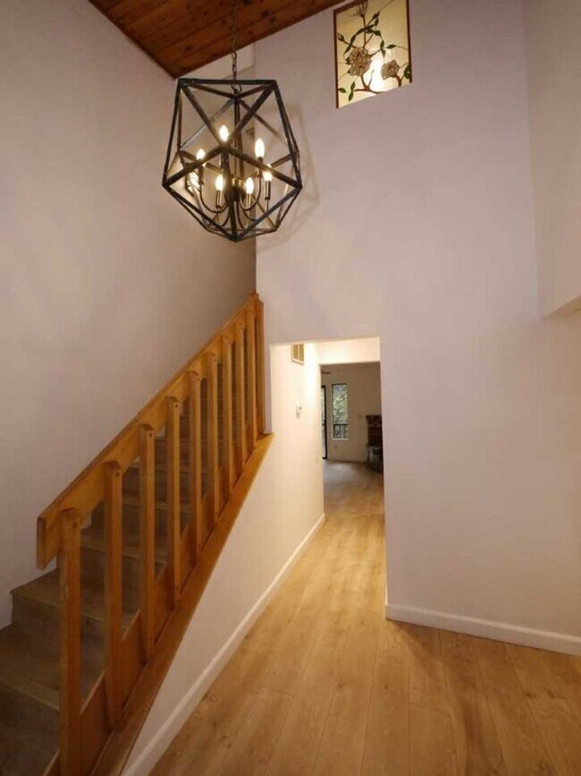 Foto del edificio - 18111 N Meadow Dr