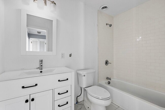 Foto del edificio - 1249 Paterson Plank Rd