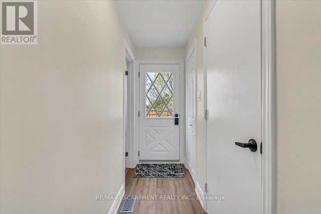 Building Photo - 58 Columbia Dr