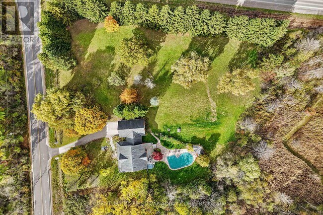 Photo du bâtiment - 1738 Woodhull Rd