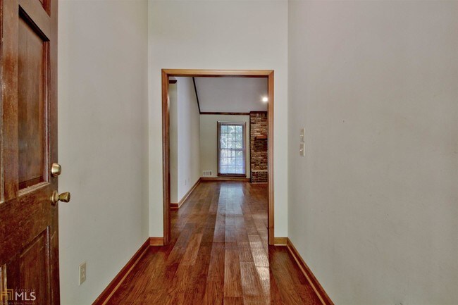Foto del edificio - 640 Ponderosa Ct