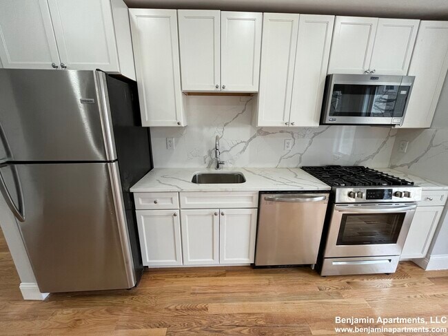 Building Photo - 372 Oxford St